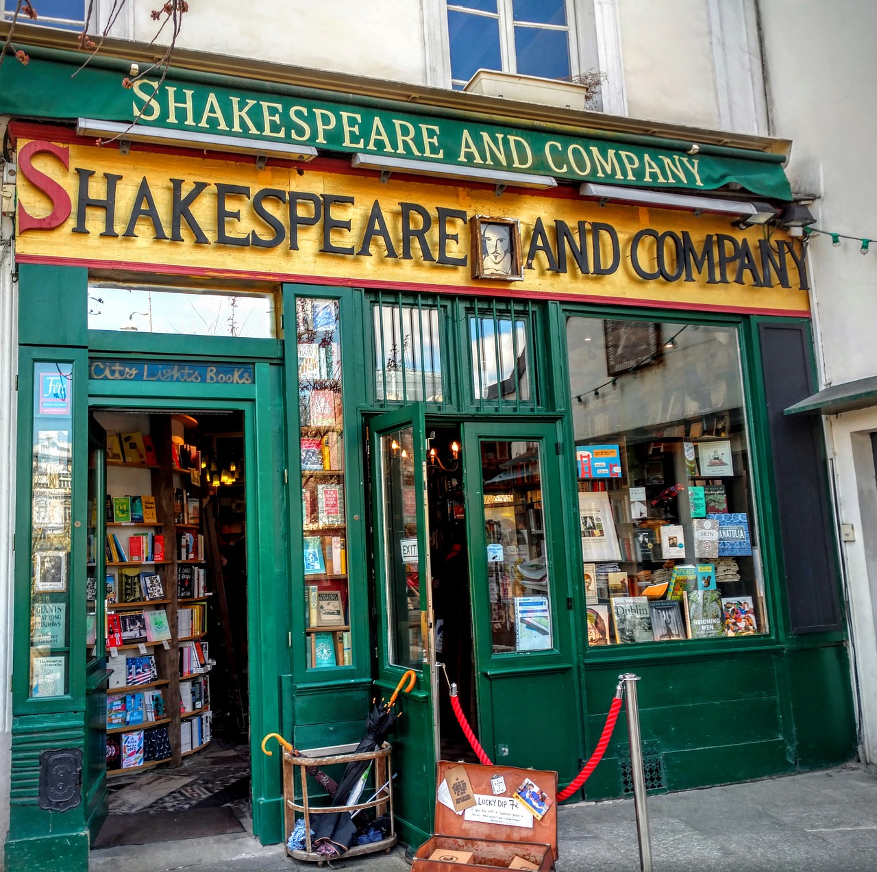shakespeare and company, paris, books-1701307.jpg